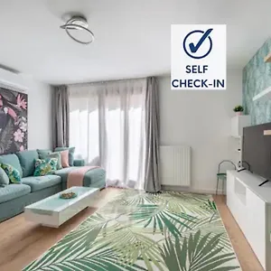 stylish-2-bedroom-apartment-in-the-heart-of-budapest.inbudapesthotels.com/